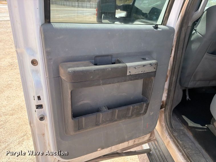 image for item DV8666 2015 Ford F250 Super Duty Crew Cab pickup truck