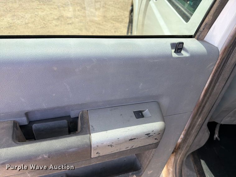 image for item DV8666 2015 Ford F250 Super Duty Crew Cab pickup truck