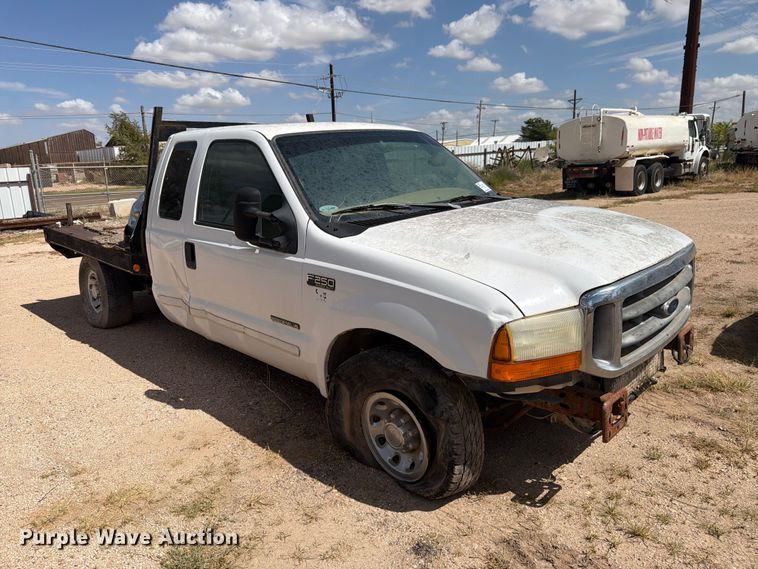 image for item DV8668 2001 Ford F250 Super Duty Ext. Cab flatbed pickup truck