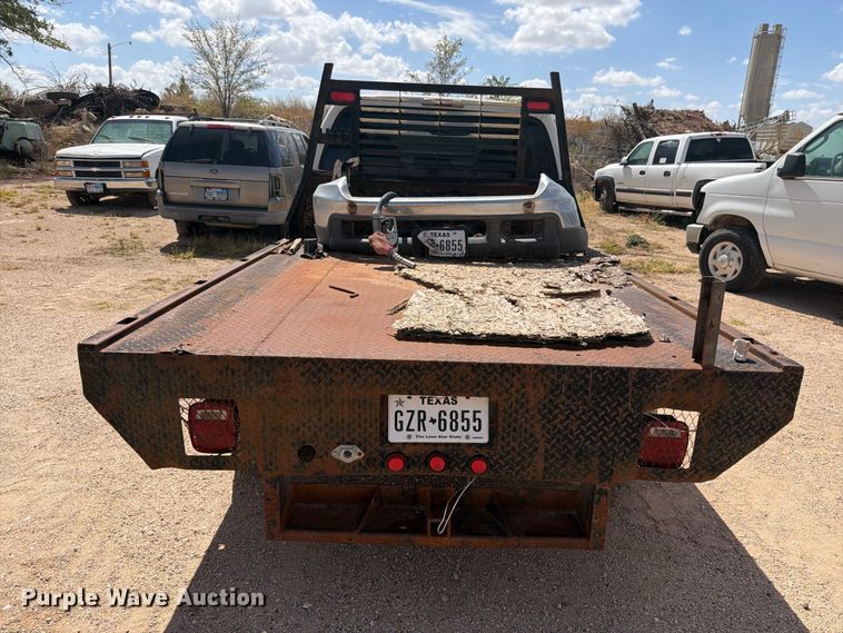 image for item DV8668 2001 Ford F250 Super Duty Ext. Cab flatbed pickup truck