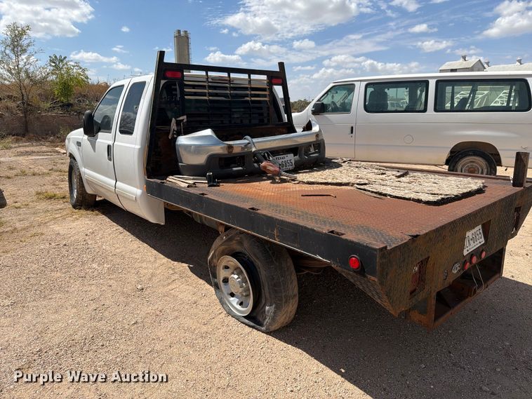 image for item DV8668 2001 Ford F250 Super Duty Ext. Cab flatbed pickup truck