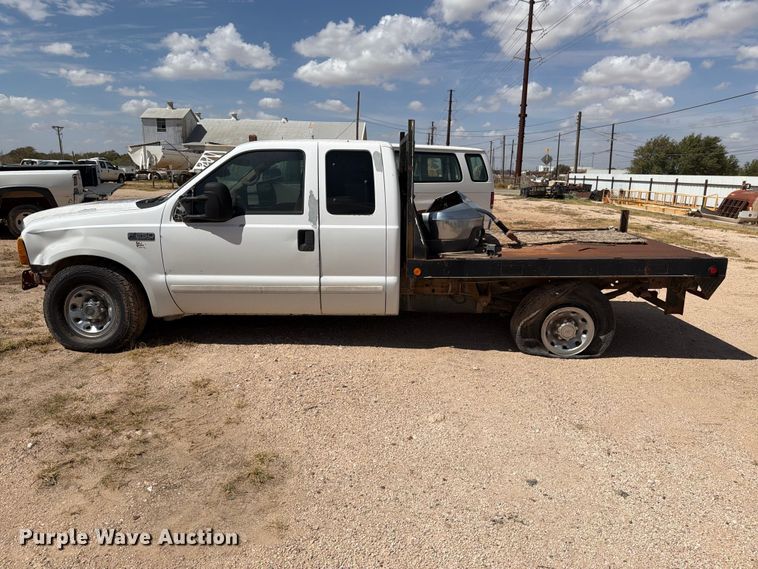 image for item DV8668 2001 Ford F250 Super Duty Ext. Cab flatbed pickup truck