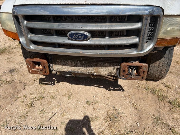 image for item DV8668 2001 Ford F250 Super Duty Ext. Cab flatbed pickup truck