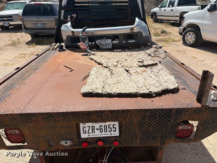 image for item DV8668 2001 Ford F250 Super Duty Ext. Cab flatbed pickup truck