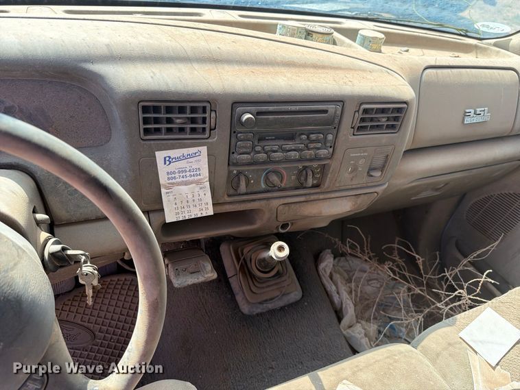 image for item DV8668 2001 Ford F250 Super Duty Ext. Cab flatbed pickup truck