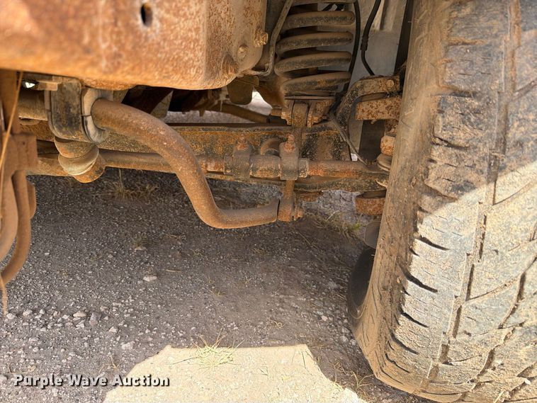 image for item DV8668 2001 Ford F250 Super Duty Ext. Cab flatbed pickup truck