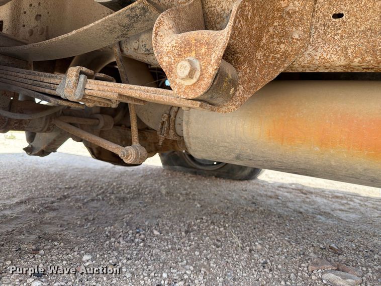image for item DV8668 2001 Ford F250 Super Duty Ext. Cab flatbed pickup truck