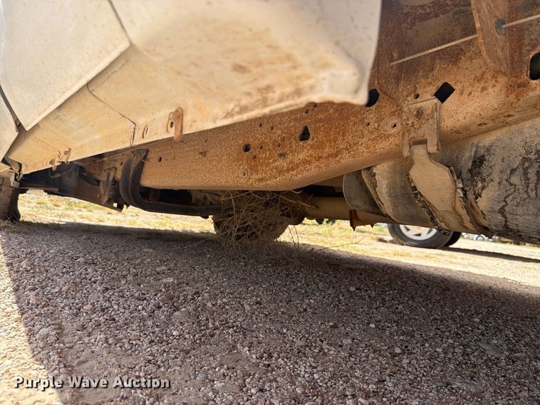 image for item DV8668 2001 Ford F250 Super Duty Ext. Cab flatbed pickup truck