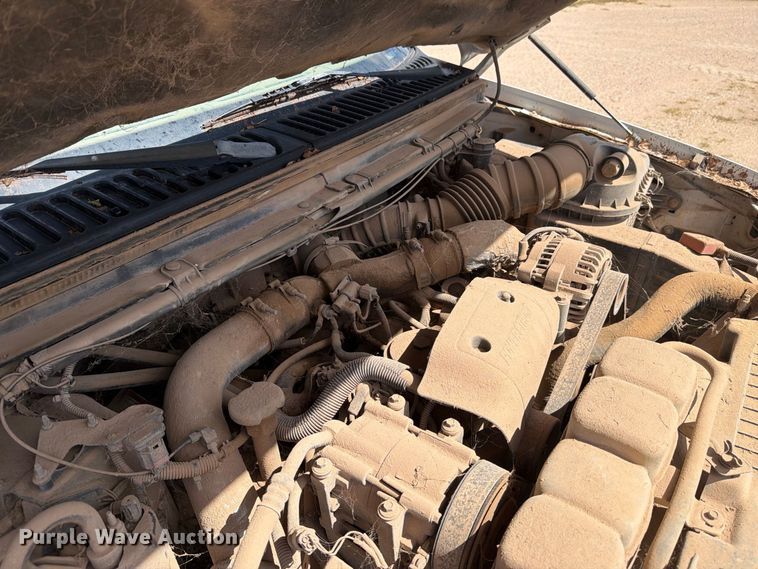 image for item DV8668 2001 Ford F250 Super Duty Ext. Cab flatbed pickup truck