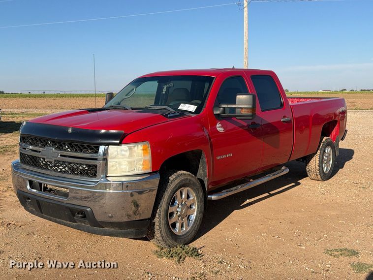 image for item DV8670 2011 Chevrolet Silverado 3500HD Crew Cab pickup truck