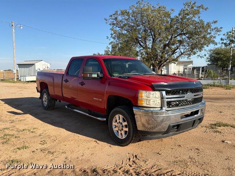 image for item DV8670 2011 Chevrolet Silverado 3500HD Crew Cab pickup truck