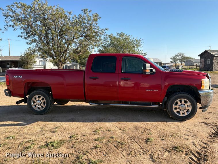 image for item DV8670 2011 Chevrolet Silverado 3500HD Crew Cab pickup truck