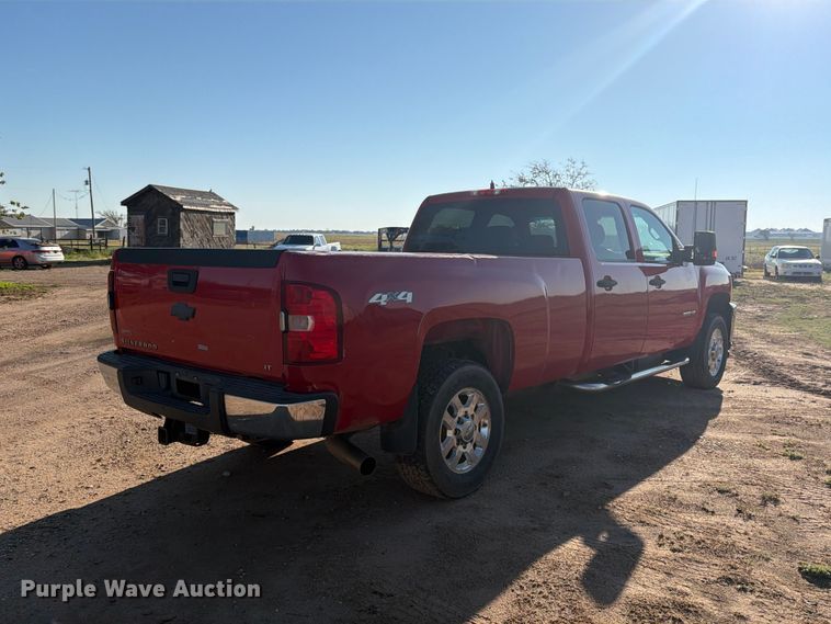 image for item DV8670 2011 Chevrolet Silverado 3500HD Crew Cab pickup truck