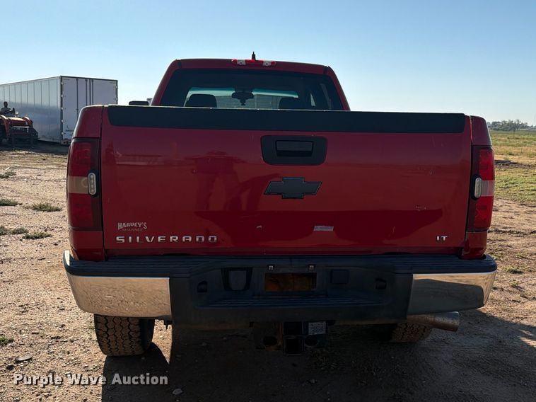 image for item DV8670 2011 Chevrolet Silverado 3500HD Crew Cab pickup truck