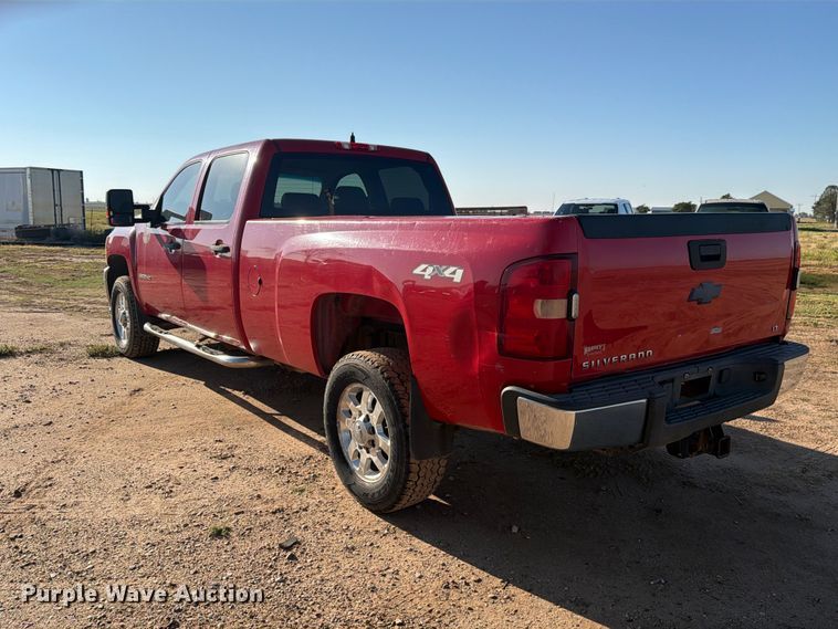 image for item DV8670 2011 Chevrolet Silverado 3500HD Crew Cab pickup truck