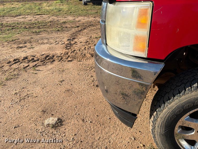 image for item DV8670 2011 Chevrolet Silverado 3500HD Crew Cab pickup truck