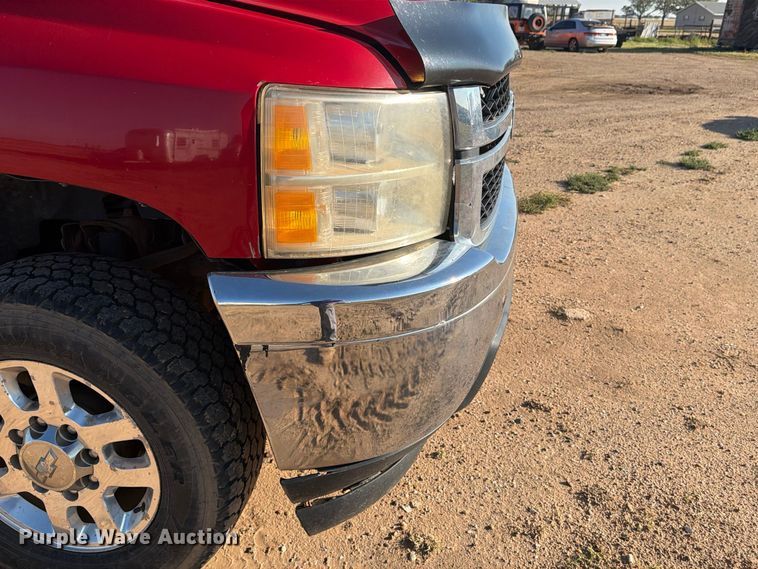 image for item DV8670 2011 Chevrolet Silverado 3500HD Crew Cab pickup truck