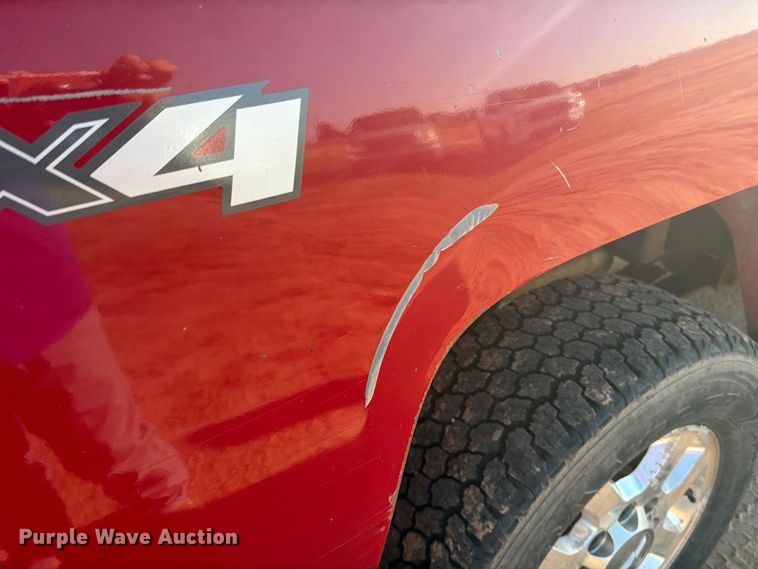 image for item DV8670 2011 Chevrolet Silverado 3500HD Crew Cab pickup truck
