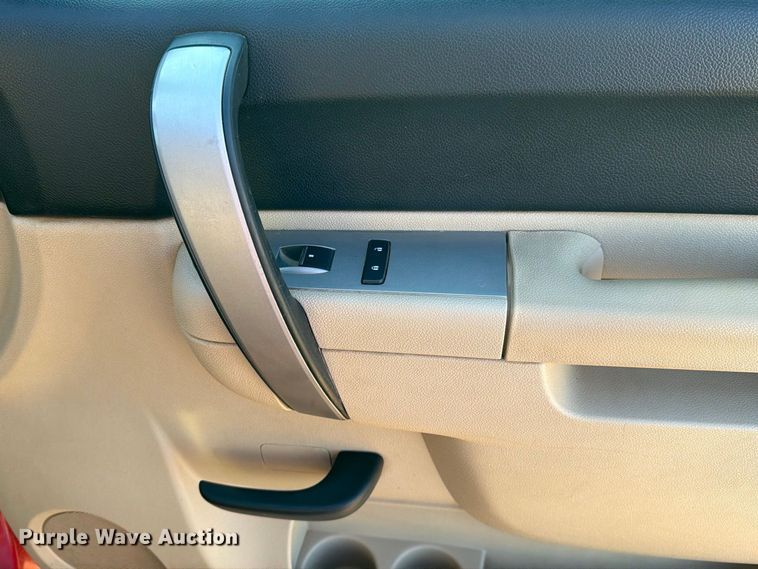 image for item DV8670 2011 Chevrolet Silverado 3500HD Crew Cab pickup truck