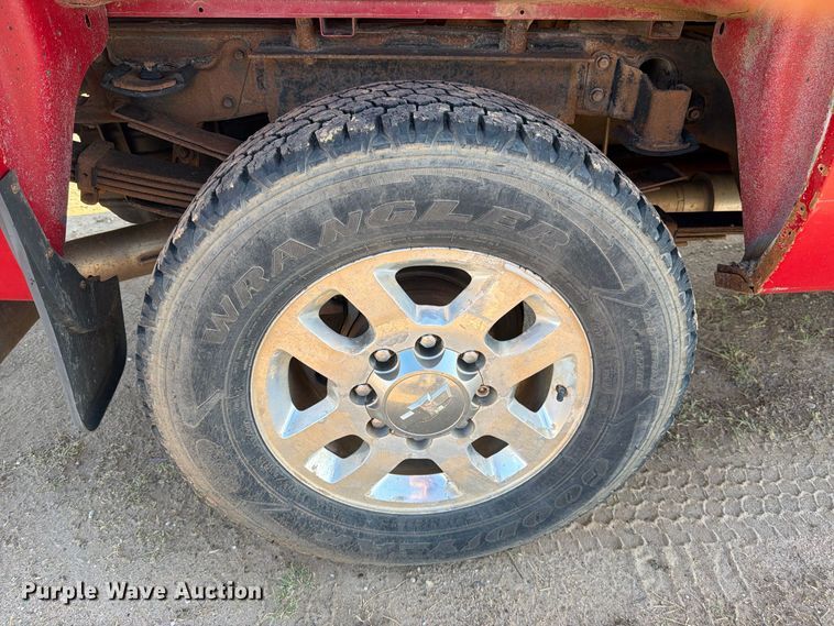 image for item DV8670 2011 Chevrolet Silverado 3500HD Crew Cab pickup truck