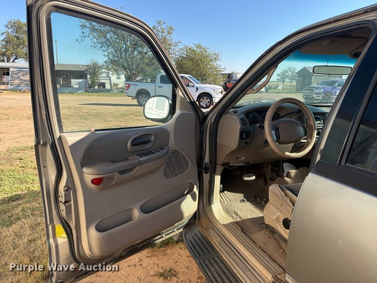 image for item DV8672 2002 Ford F150 Crew Cab pickup truck