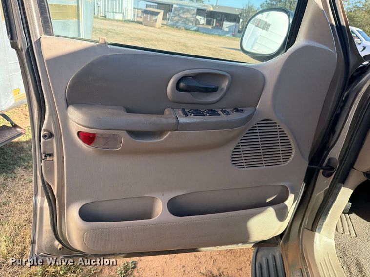 image for item DV8672 2002 Ford F150 Crew Cab pickup truck