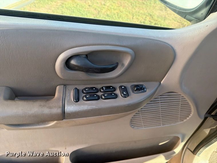 image for item DV8672 2002 Ford F150 Crew Cab pickup truck