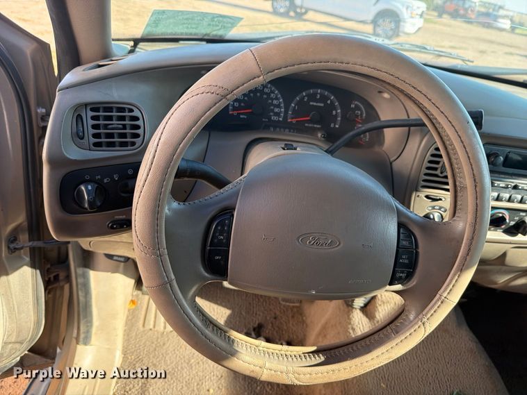 image for item DV8672 2002 Ford F150 Crew Cab pickup truck