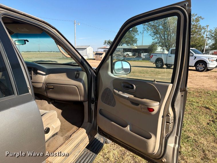 image for item DV8672 2002 Ford F150 Crew Cab pickup truck