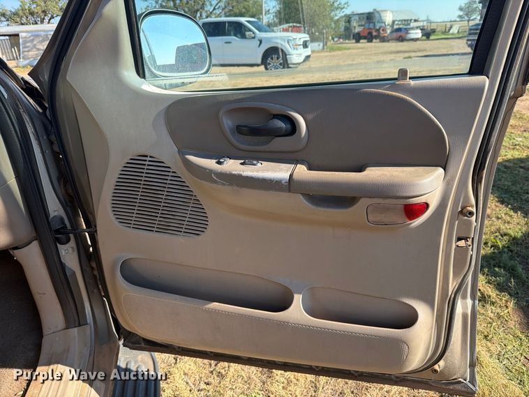 image for item DV8672 2002 Ford F150 Crew Cab pickup truck