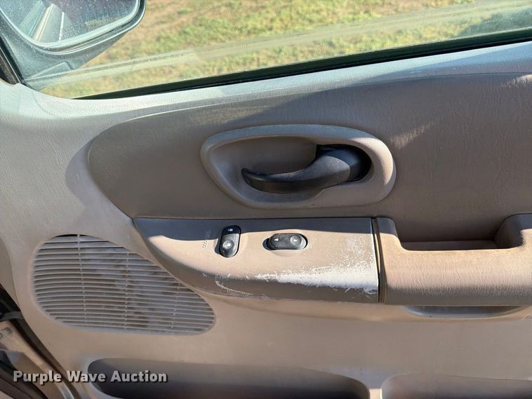 image for item DV8672 2002 Ford F150 Crew Cab pickup truck
