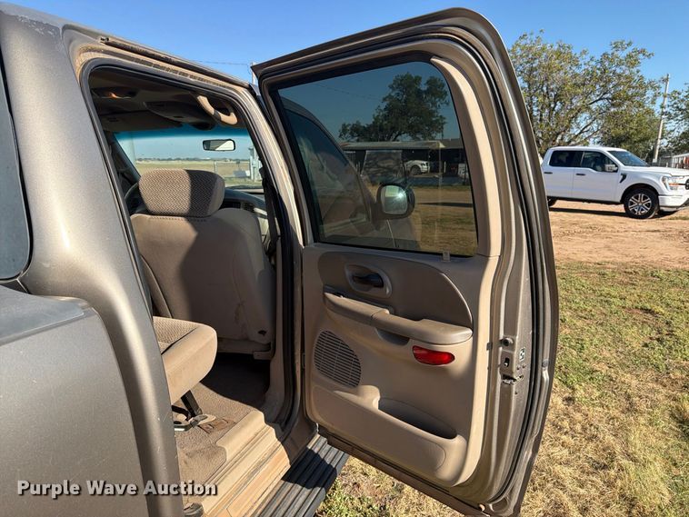 image for item DV8672 2002 Ford F150 Crew Cab pickup truck