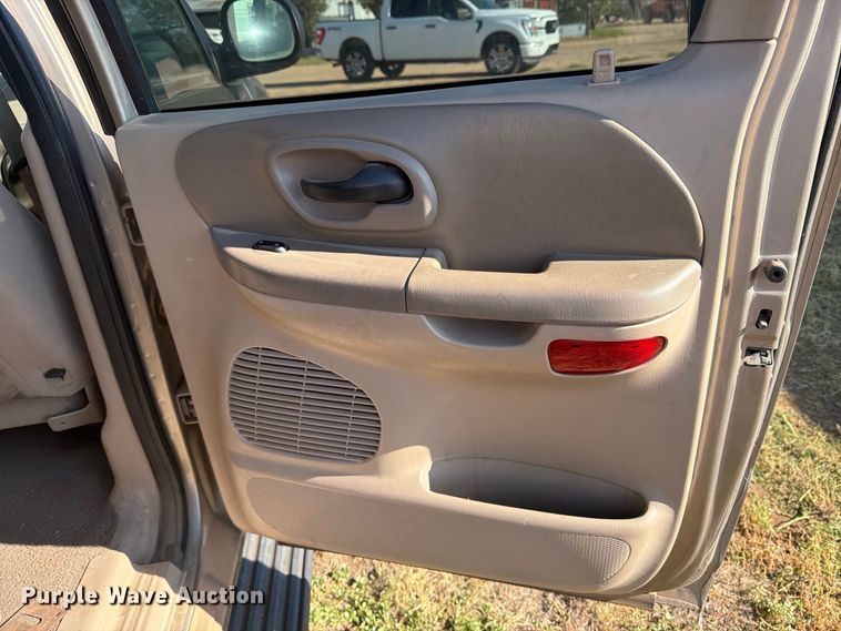 image for item DV8672 2002 Ford F150 Crew Cab pickup truck