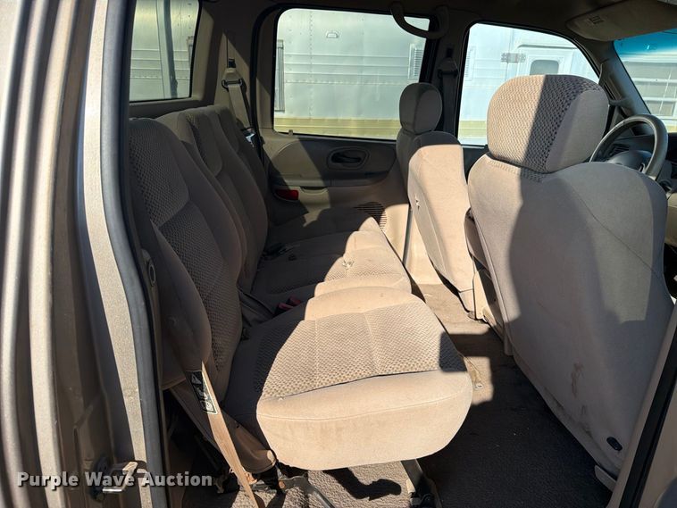 image for item DV8672 2002 Ford F150 Crew Cab pickup truck