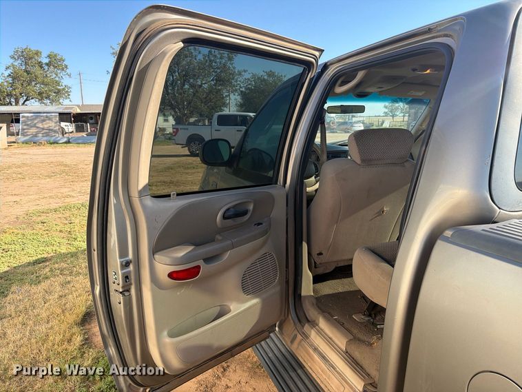 image for item DV8672 2002 Ford F150 Crew Cab pickup truck