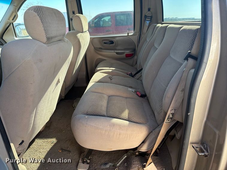 image for item DV8672 2002 Ford F150 Crew Cab pickup truck