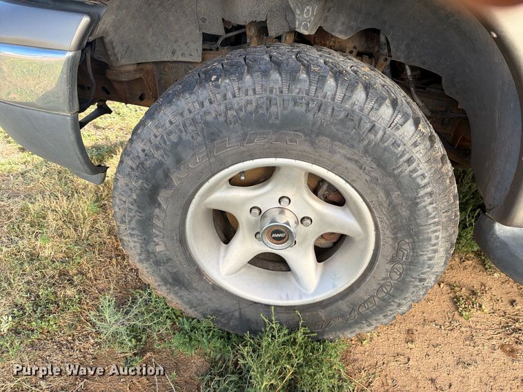 image for item DV8672 2002 Ford F150 Crew Cab pickup truck