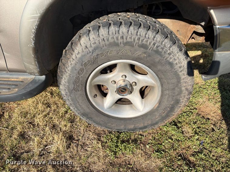 image for item DV8672 2002 Ford F150 Crew Cab pickup truck
