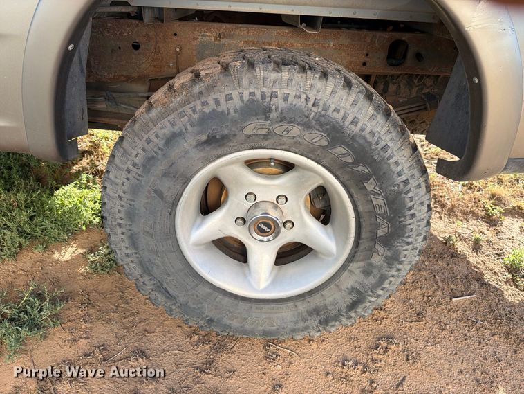 image for item DV8672 2002 Ford F150 Crew Cab pickup truck