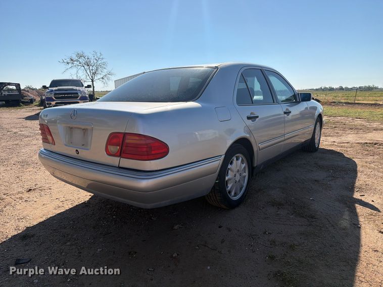 image for item DV8674 1999 Mercedes-benz E-Class 