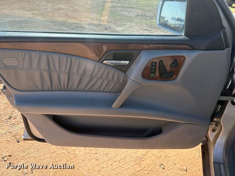 image for item DV8674 1999 Mercedes-benz E-Class 