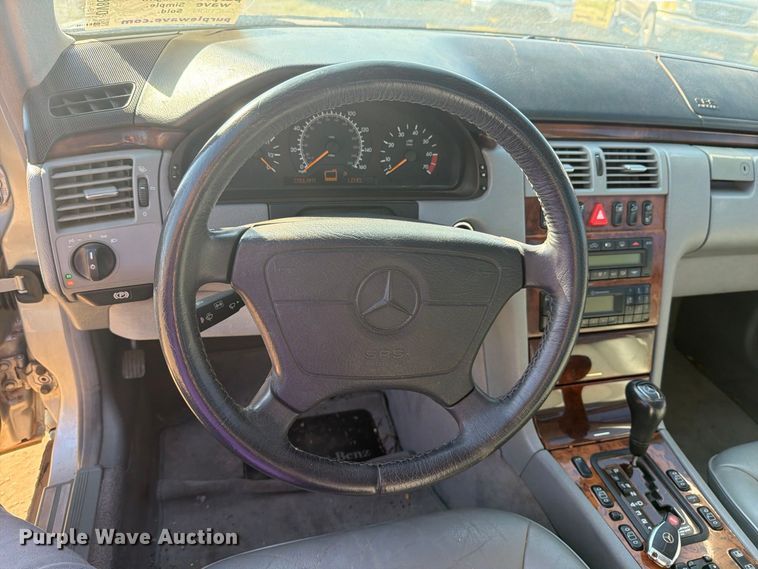 image for item DV8674 1999 Mercedes-benz E-Class 