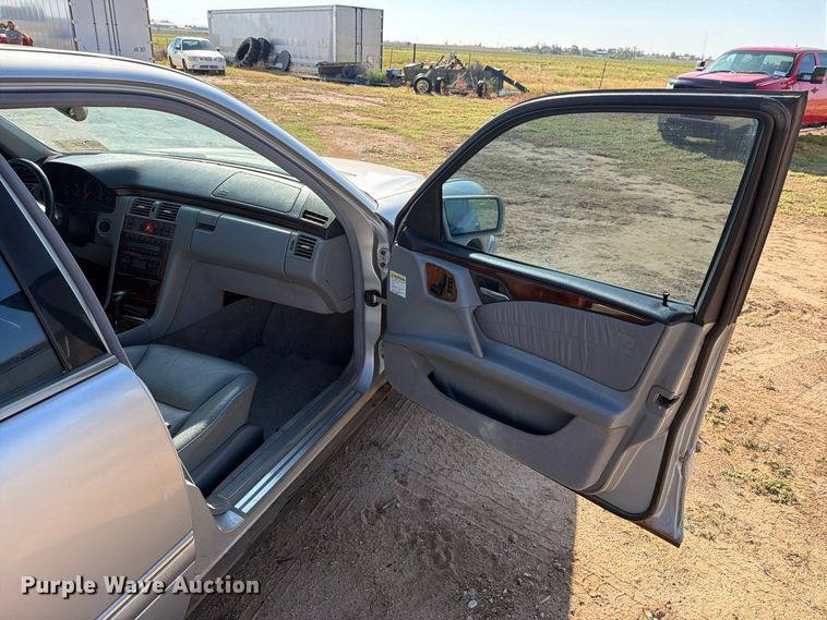 image for item DV8674 1999 Mercedes-benz E-Class 