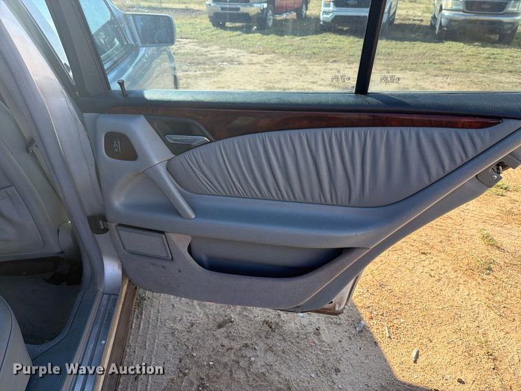 image for item DV8674 1999 Mercedes-benz E-Class 