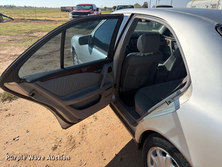 image for item DV8674 1999 Mercedes-benz E-Class 