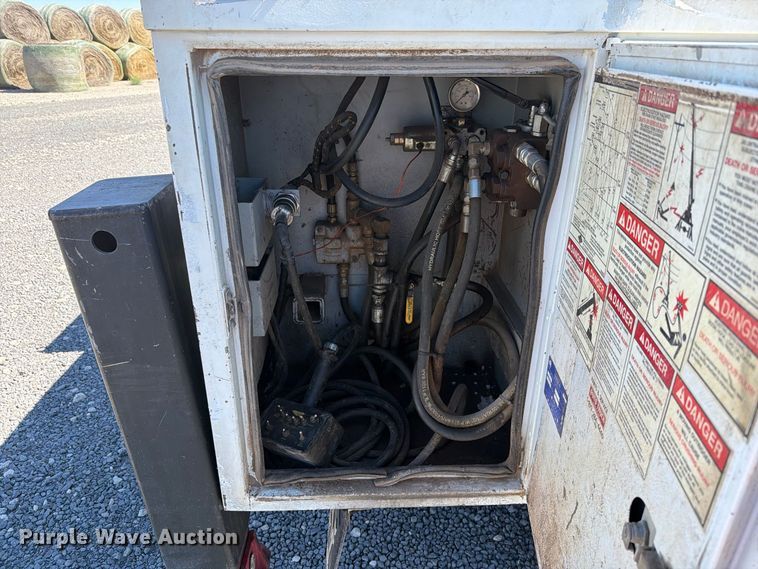 image for item DV8706 1999 Ford F550 utility / service truck