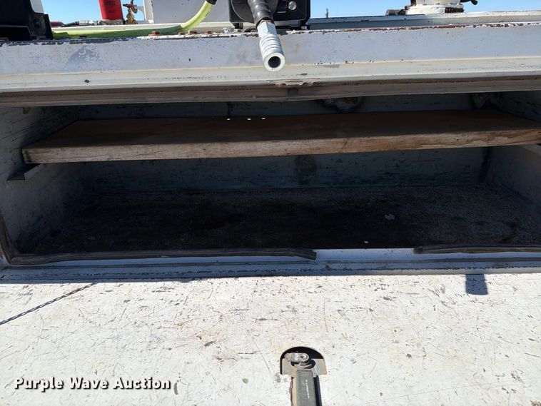 image for item DV8706 1999 Ford F550 utility / service truck