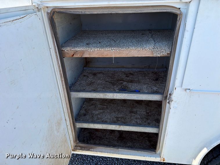 image for item DV8706 1999 Ford F550 utility / service truck