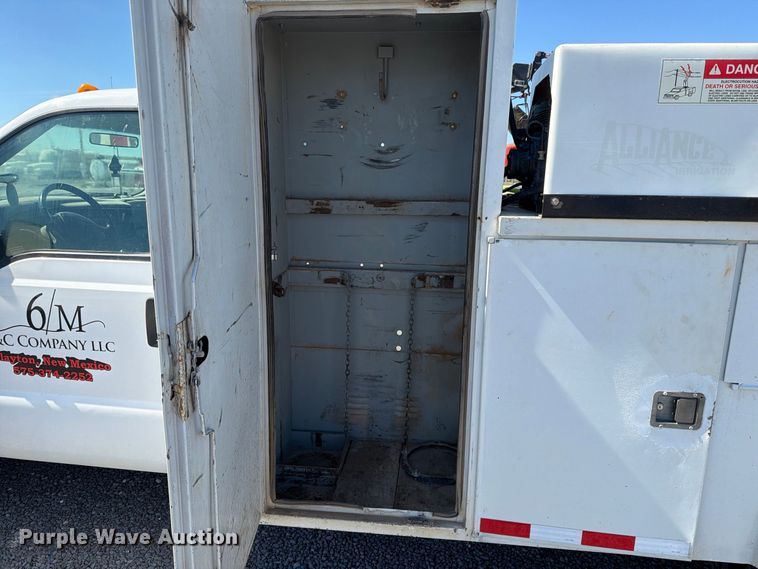 image for item DV8706 1999 Ford F550 utility / service truck