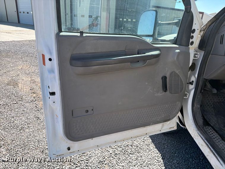 image for item DV8706 1999 Ford F550 utility / service truck